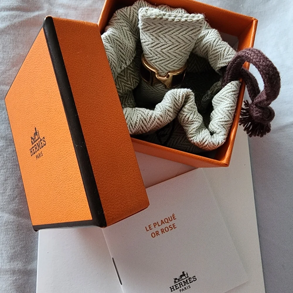 GIFTABLE Hermès Olympe Ring Cassis Small - Picture 2 of 8